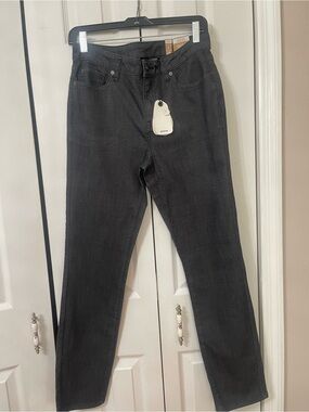 PrAna brand Kayla Woman’s Denim jeans featuring a classic five-pocket Size 6